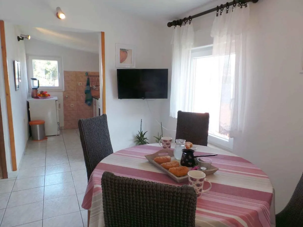 1 Bedroom Amazing Apartment In Trogir Kroatien