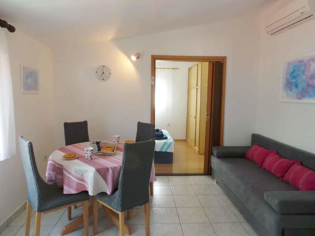 1 Bedroom Amazing Apartment In Trogir