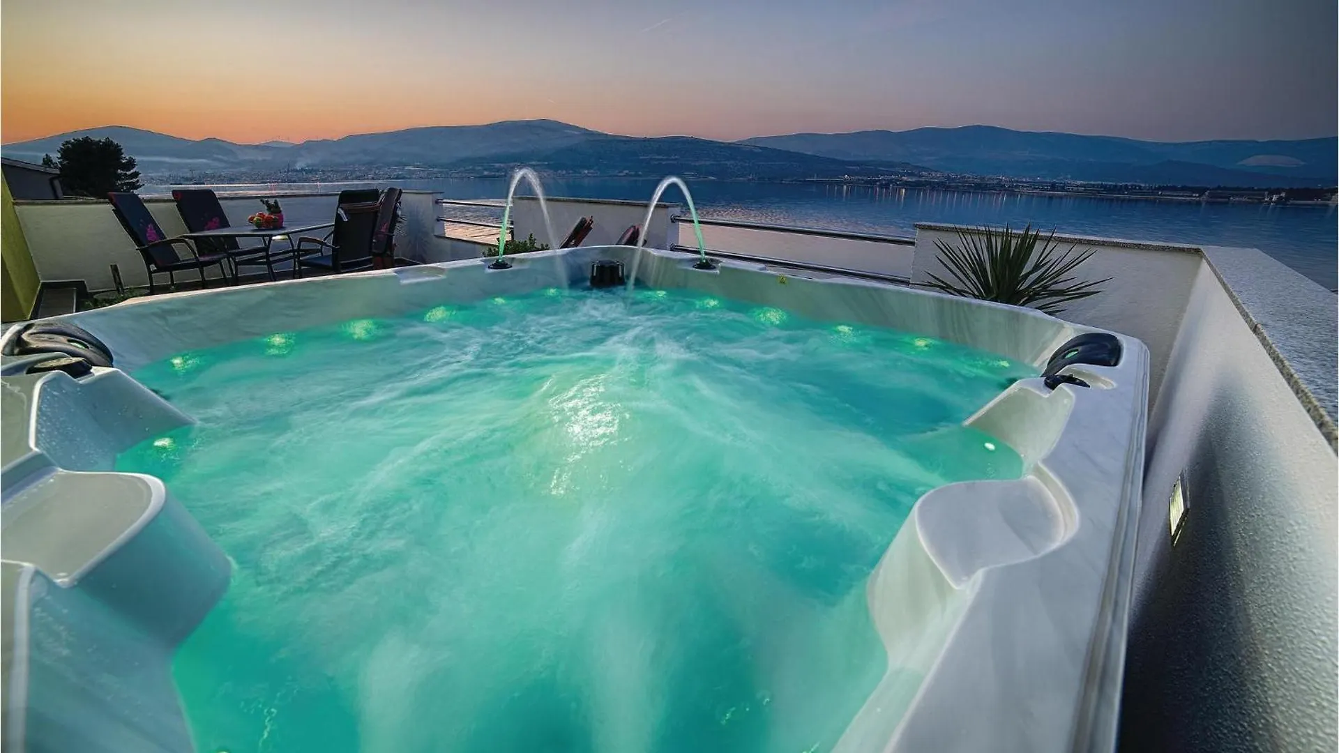 1 Bedroom Amazing Apartment In Trogir 0*,